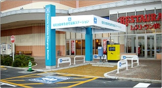 イオンモールなどに設置される電気自動車用急速充電ステーション